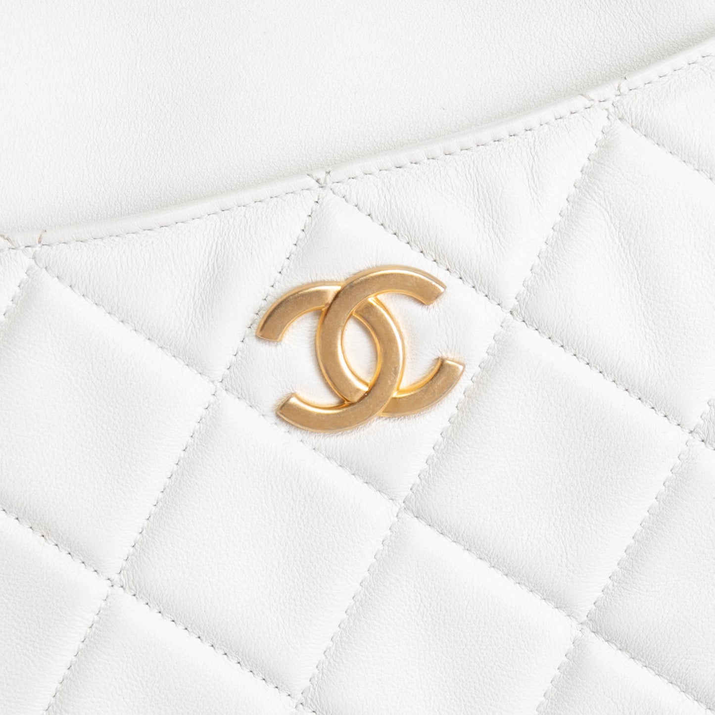 CHANEL 2022 Close To Me Hobo - White