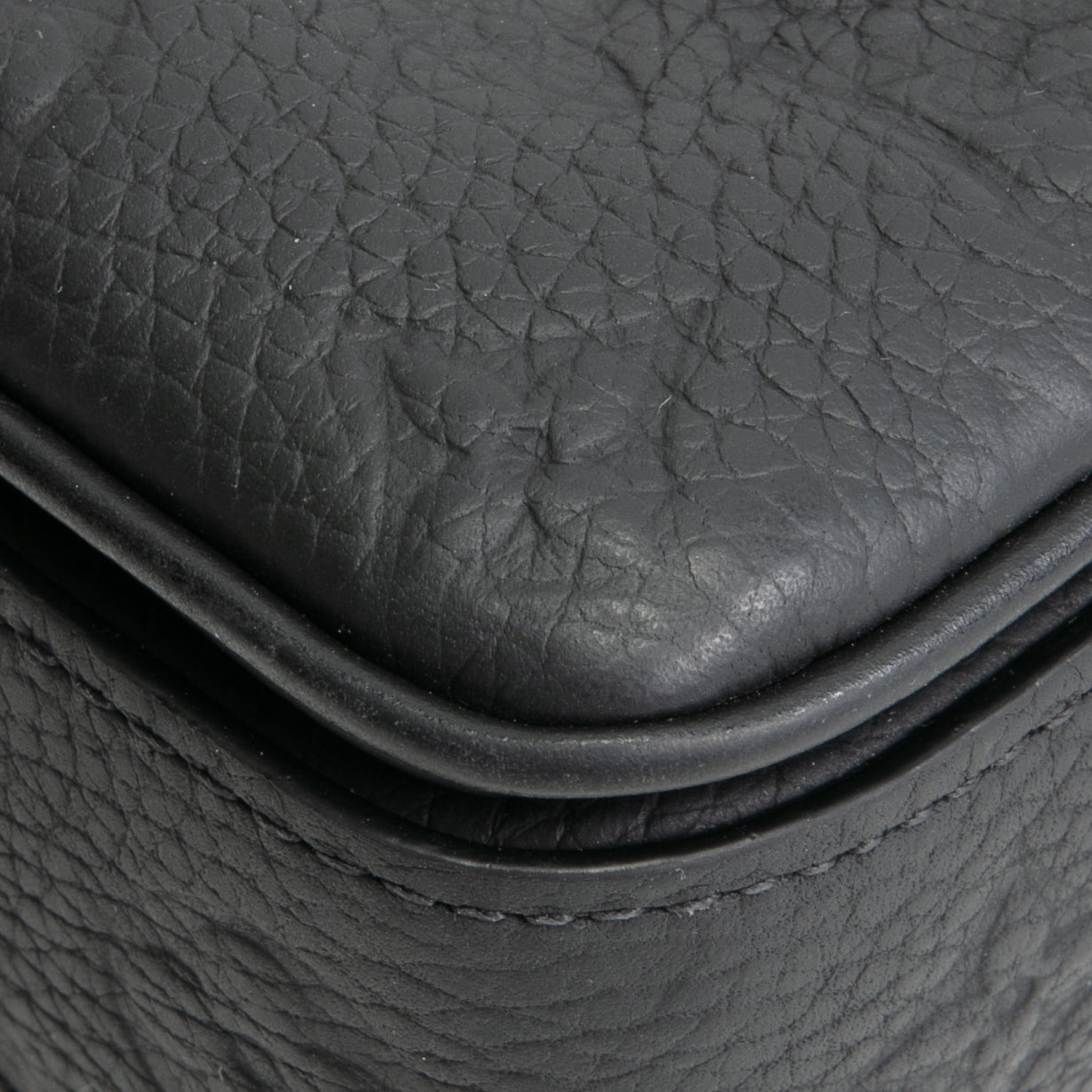 LOUIS VUITTON S-Lock Vertical Wearable Wallet - Black