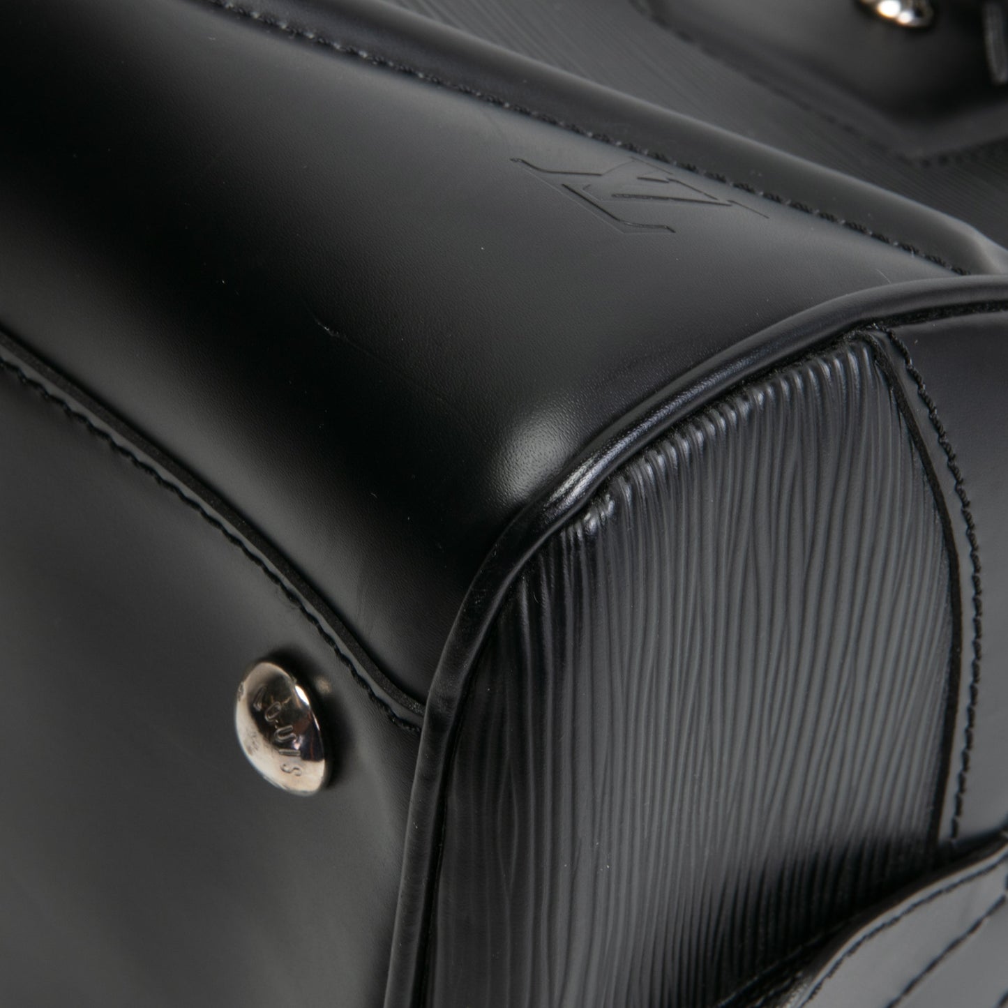 LOUIS VUITTON Epi Montaigne GM - Black