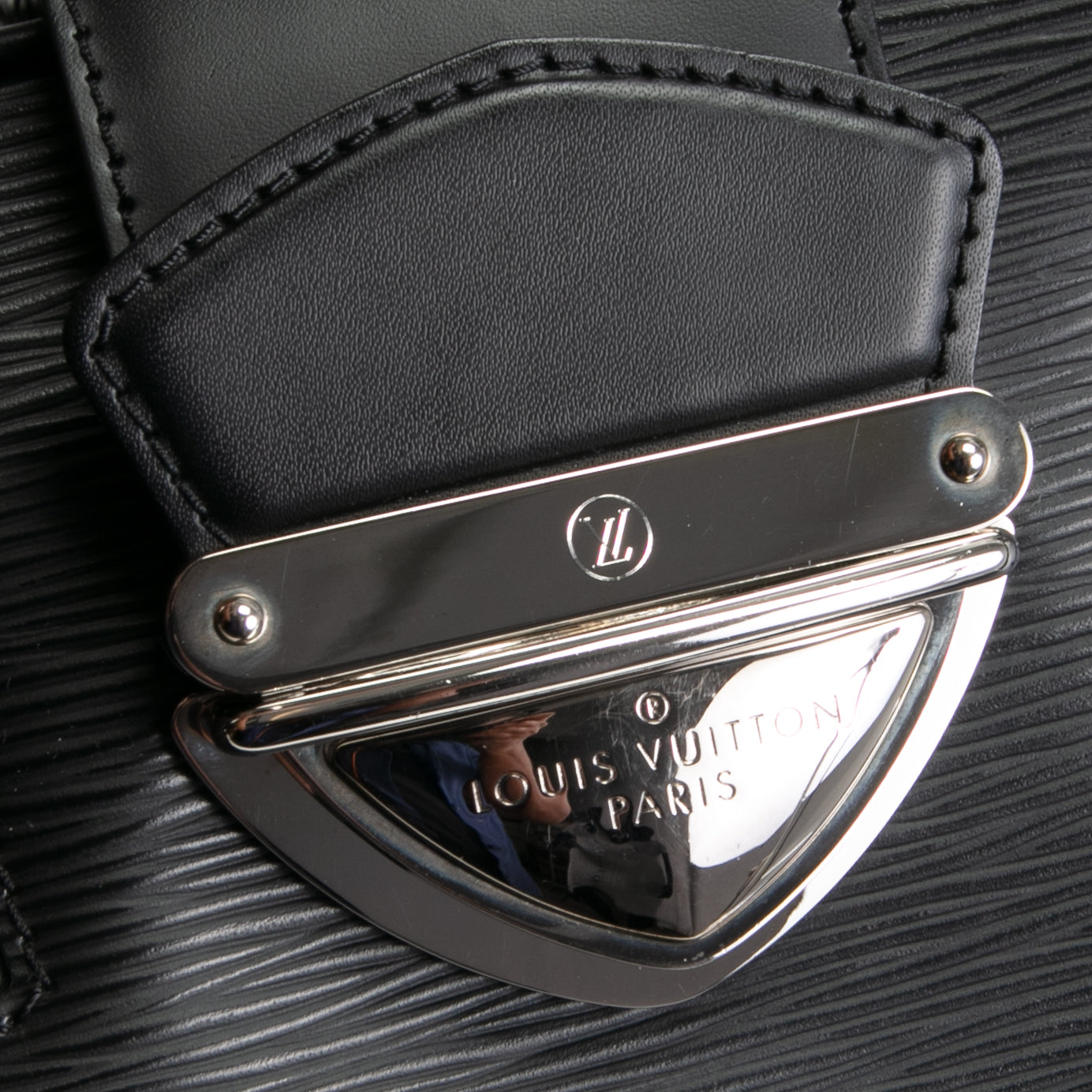 LOUIS VUITTON Epi Montaigne GM - Black