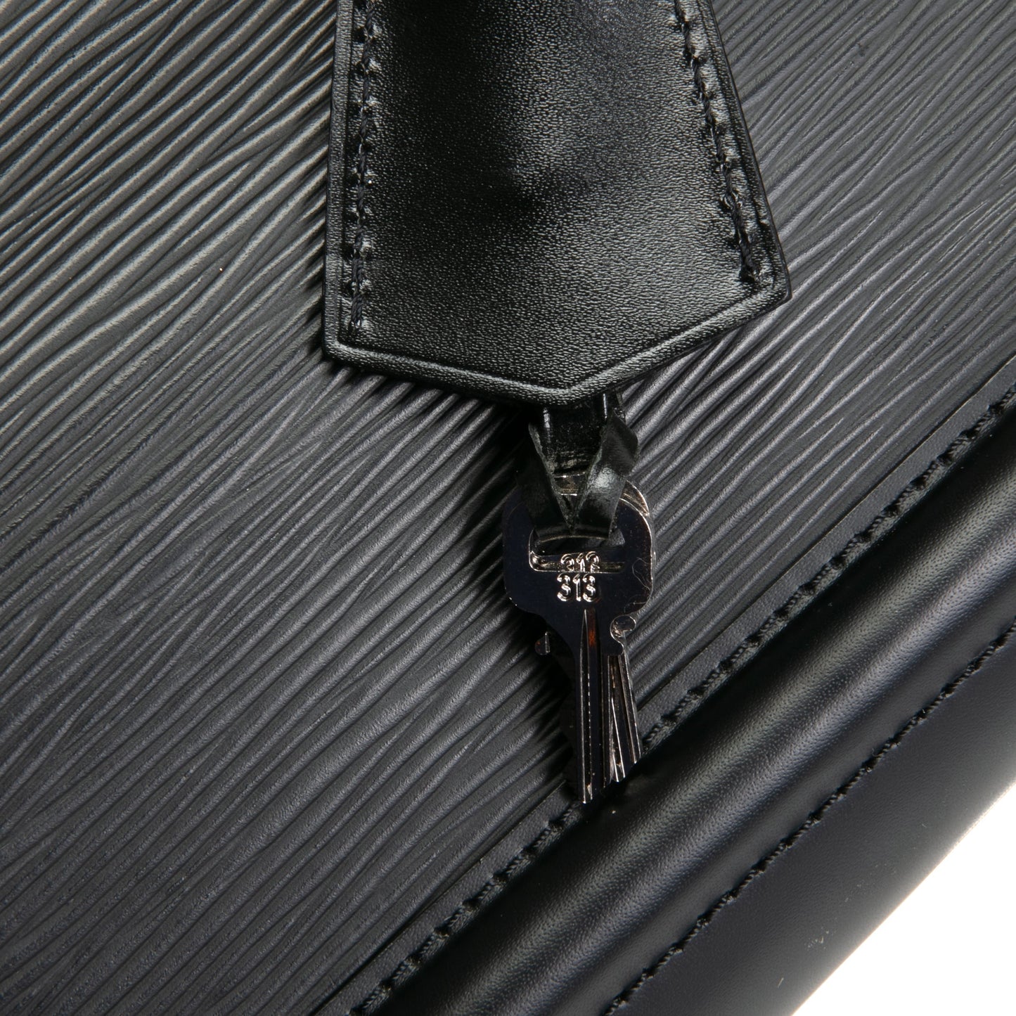 LOUIS VUITTON Epi Montaigne GM - Black