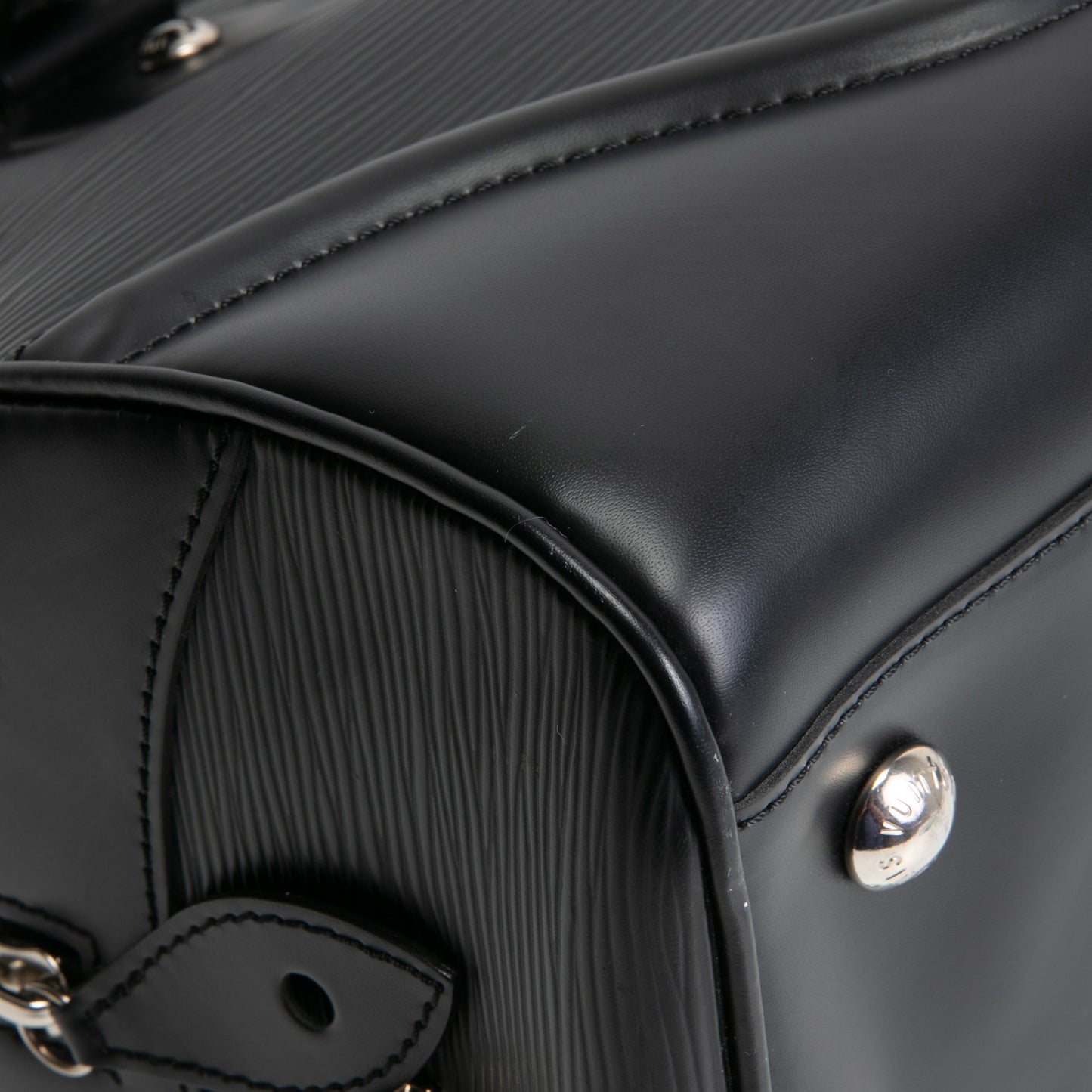 LOUIS VUITTON Epi Montaigne GM - Black