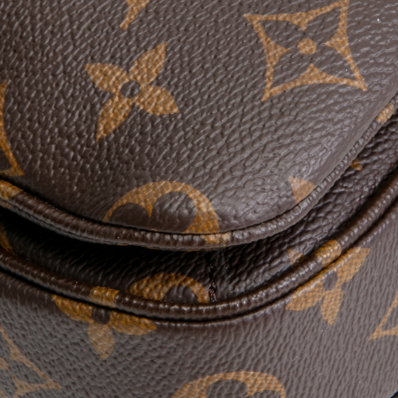 LOUIS VUITTON Pochette Metis Monogram